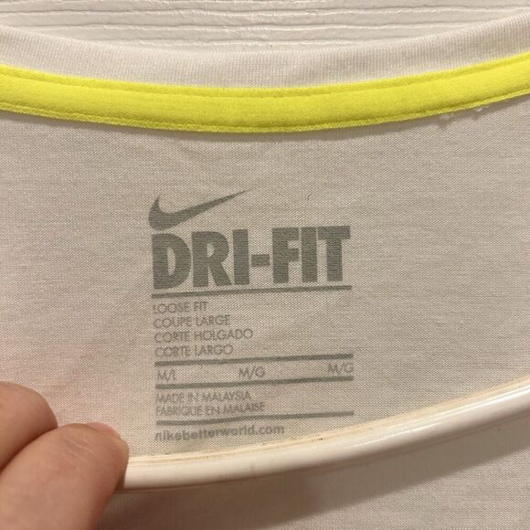 Nike Women’s Size M/L Club Tee Boxy Loose Fit White Stay Cool Dri-Fit NWT - Picture 2 of 8